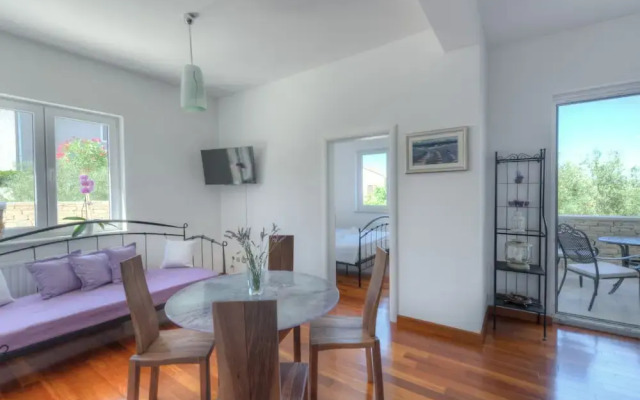 Apartment in Murter With Swimming Pool