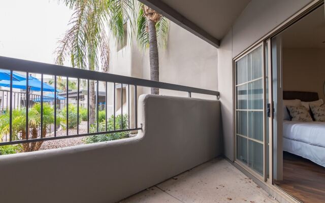 Luxury Scottsdale Suite + Pool + Gym