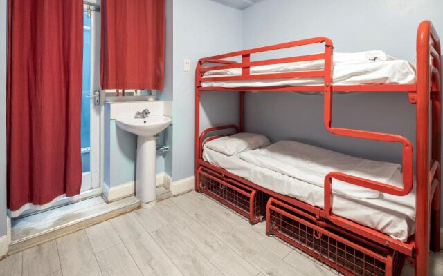 Astor Victoria Hostel - Adults Only