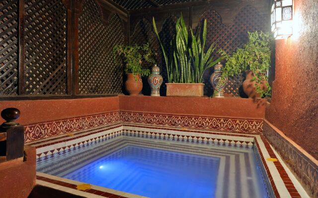 Riad La Porte Rouge By La Siredrah