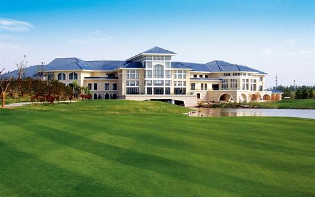 Golden Elephant Golf Hotel