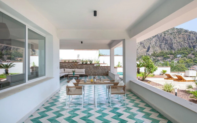 Sea Frame Design Apartments with Pool by Wonderful Italy