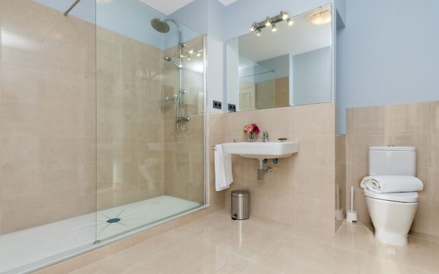 Bright & Spaious 2 BD Apartment Close to the Bullring Iris