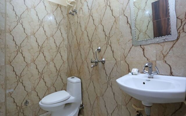 OYO 11540 Hotel Royal INN