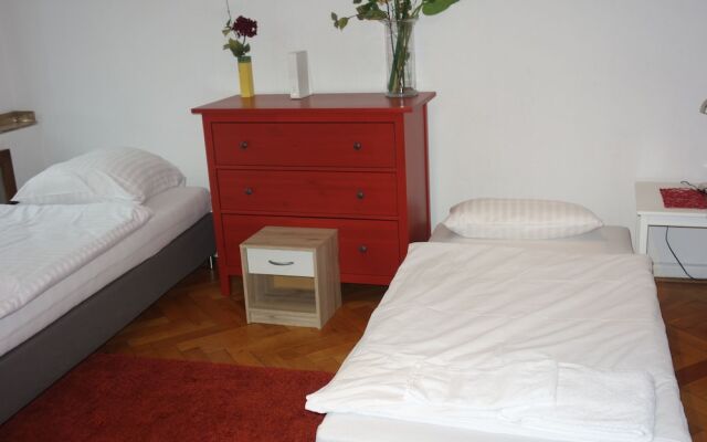Tolstov-Hotels Large 3,5 Room Apartment