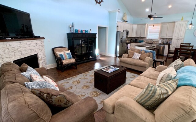 Keepin' It Reel 3 Bedroom Home by RedAwning