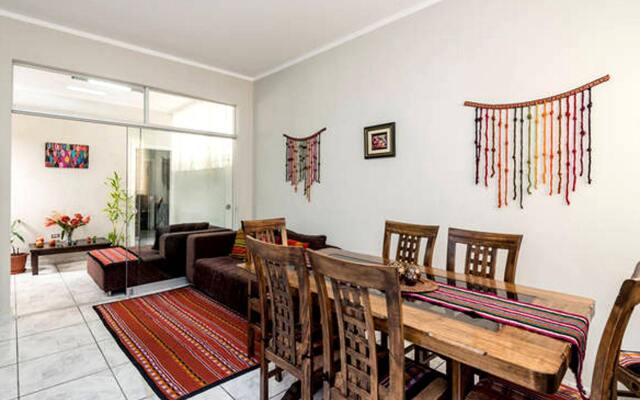 Pier 242 Miraflores B&B