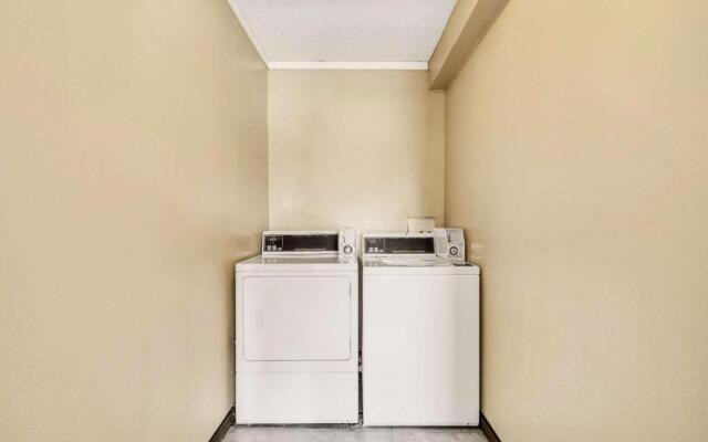Rodeway Inn & Suites Portland