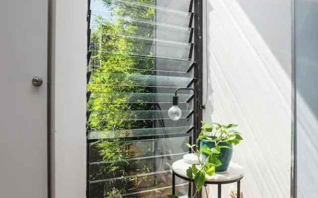 Melb Cbd a Zen oasis garden studio.