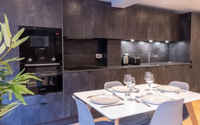 Victoria Park Vista Two-bedroom by Sojo Stay