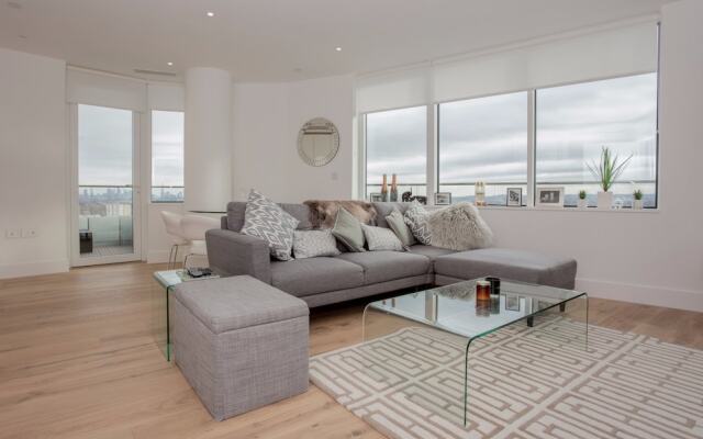 2 Bedroom Flat in Battersea on 20th Floor