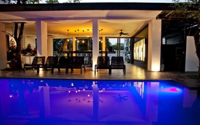 BED Phrasingh Hotel - Adults Only
