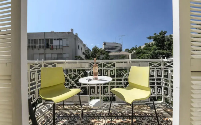 Modern & Bright 3BR apt with 2Balconies