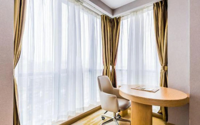 Vienna International Hotel (Zhaoqing Center Lake-view)