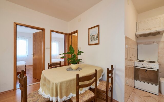 Apartment Ivanka - 200 m from sea: A1 Trogir, Riviera Trogir