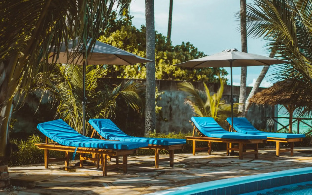 Sunny Palms Beach Bungalows