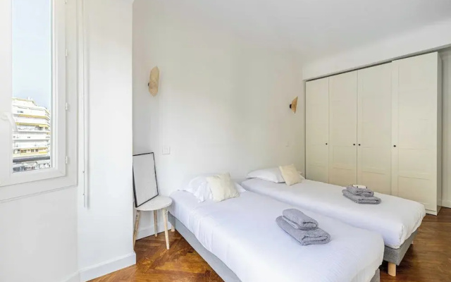Elegance and Refinement With A/C - Cannes