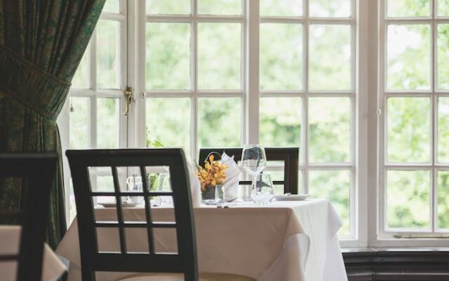 Mere Court Hotel & Conference Centre