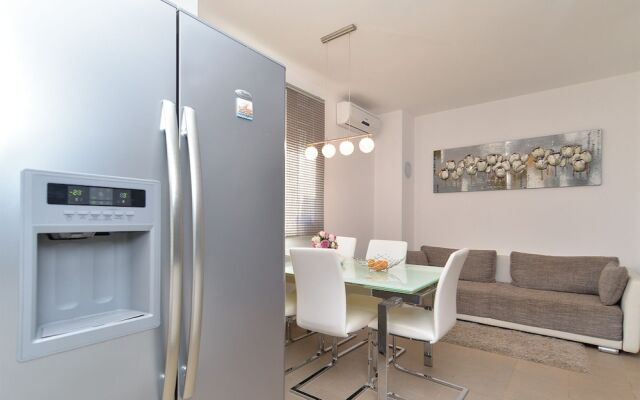 Apartment 1977