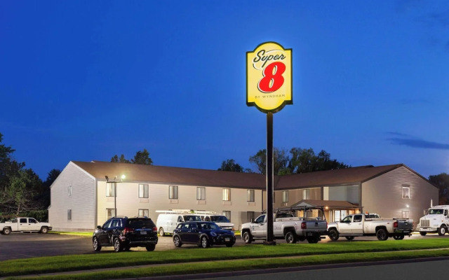 Super 8 Sun Prairie/madison E