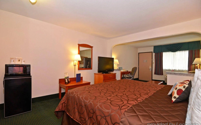 Econo Lodge Inn & Suites Memphis East