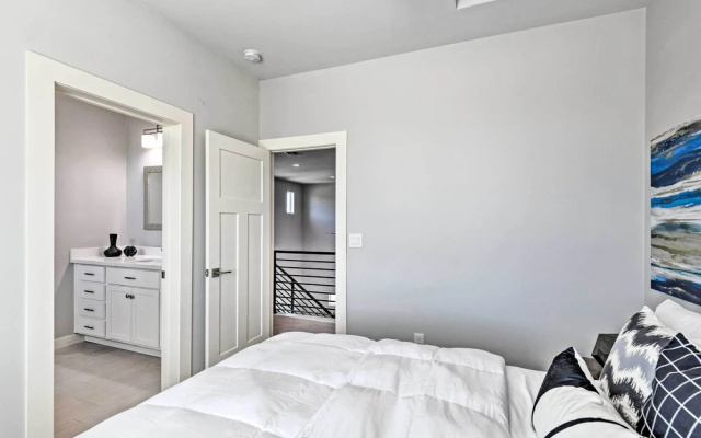 7 Mi to Dtwn Phoenix: Home w/ Patio & Yard