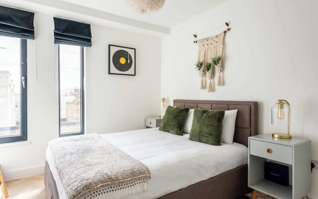 Cosy 2-bed Flat in Vibrant Acton!