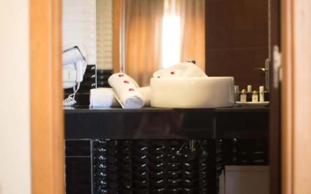Akoni Hotel