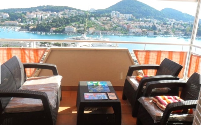 Apartment Amila with beautiful sea view