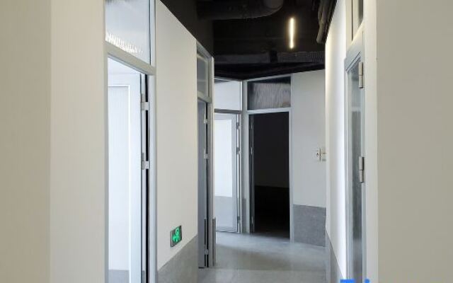 Weiliu Youth Hostel (Shanghai People's Square Jing'an Joy City Branch)