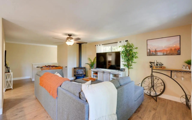 12 Mi to Apple Hill: Family-friendly Cabin Retreat