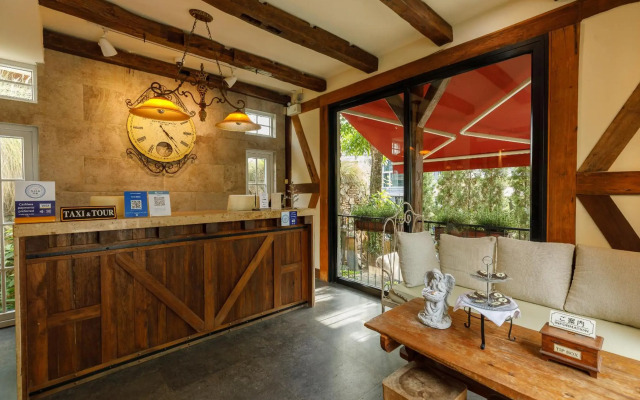 Le Charcoa Hotel