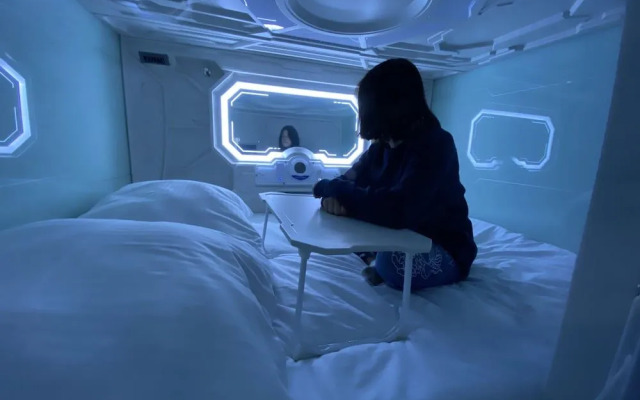 Space Night Capsule Hotel