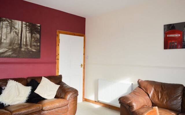 2 Bedroom Apartment Near Leith Walk