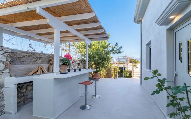 Villa Oasis in Nikiana - Sleep 6 - Pool - Hot Tub