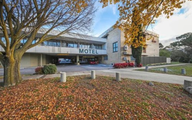 Belconnen Hotel & Serviced Apartments — 3-star hotel in Belconnen