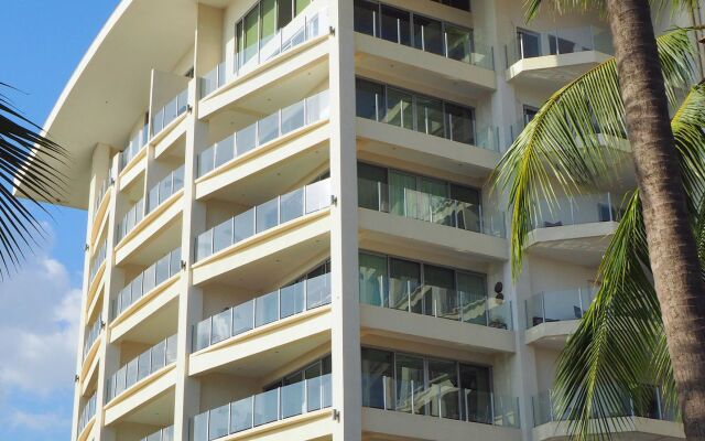 Condominio Diamante del Sol by CRHR