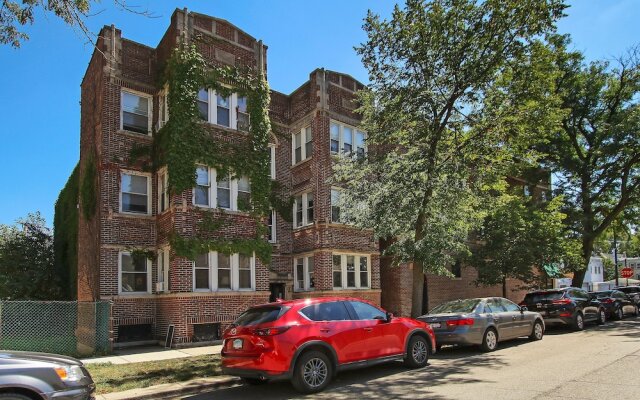 Charming 3BR Rogers Park Home in Newgard