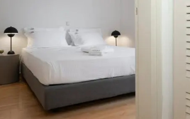 Vouliagmeni Honeymoon Suite