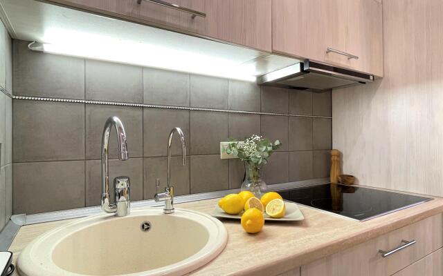 Сутки как дома на улице Сакко и Ванцетти 77