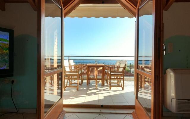 Loft apartment 20m from sea