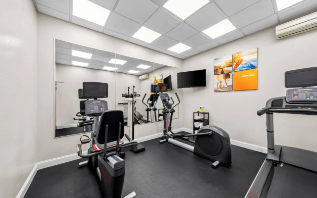 Comfort Inn & Suites Plainville-Foxboro