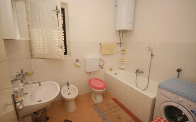 Apartment 773