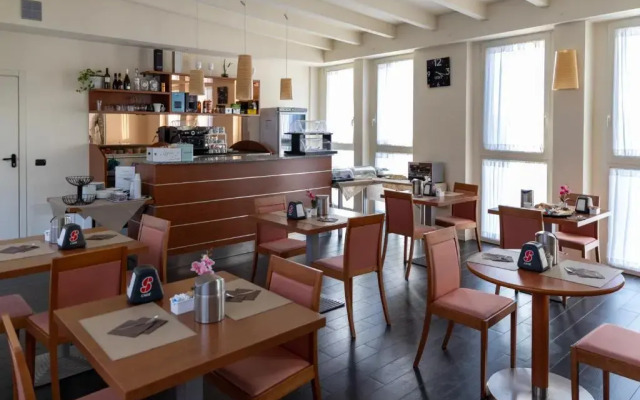 Hotel Giallo