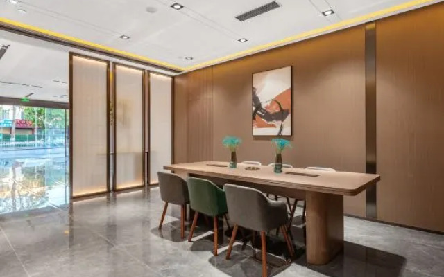 Jinjiang Star Fashion Hotel (Haikou East Station Longhu TianJie Branch)