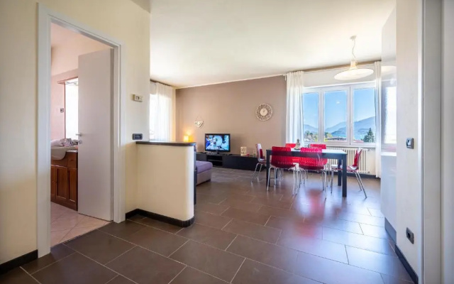 Lake view apartment with parking in Dongo - Larihome A26