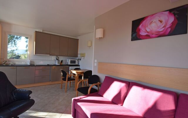 Air-conditioned villa with heated pool, guesthouse and stunning views