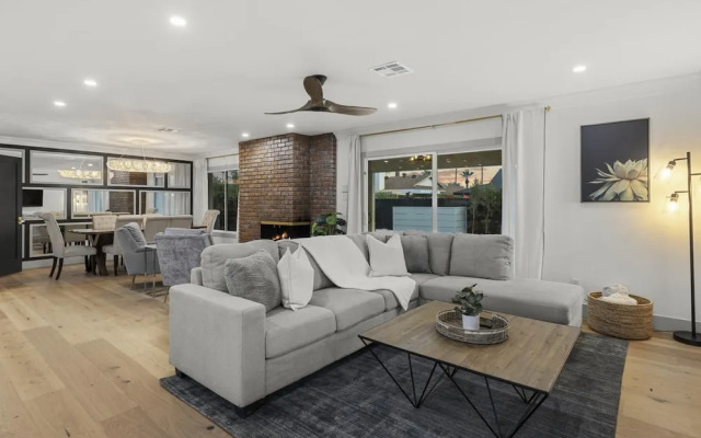 Valley View Chic Home w Backyard Oasis