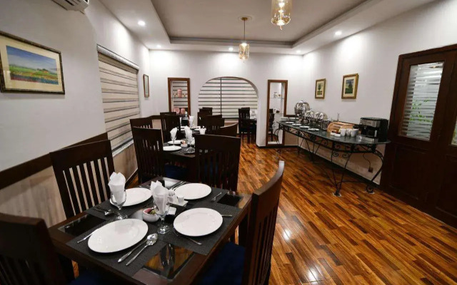 Royal Regency Hotel