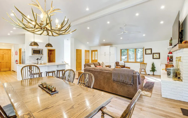 Close to Trails: Family-friendly Stateline Home!